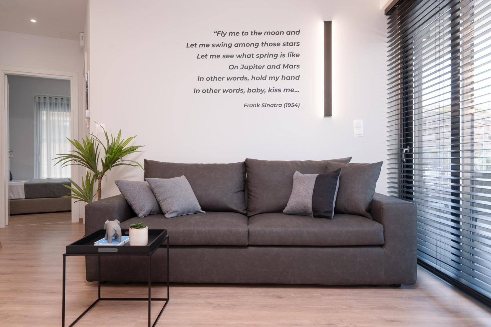 Kosmos Luxury Residences Aten Rum bild